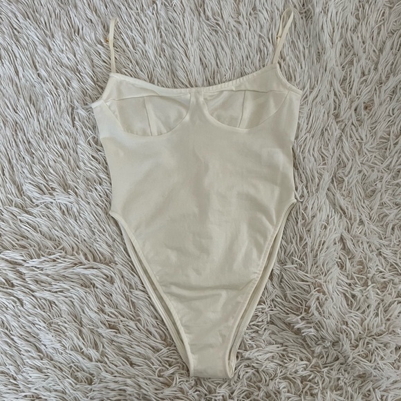 ❌SOLD❌AYAI • Kaat bodysuit in white - Picture 8 of 11